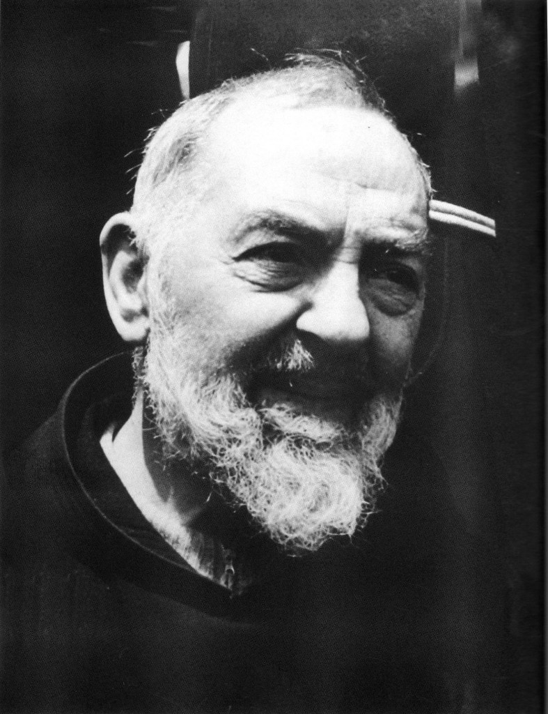 padre pio primo piano